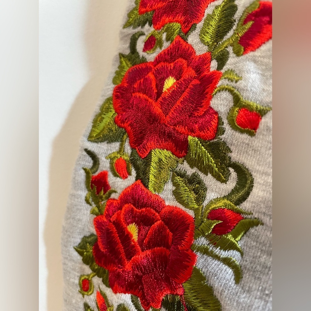 “Polish Rose" Crew Neck Sweatshirt Gray With Floral Embroidery Sz Small Ukraine - Picture 6 of 9